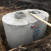 Onze regenwatertank staat op z'n plek
