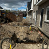 Uitgegraven gaten voor regenwatertanks