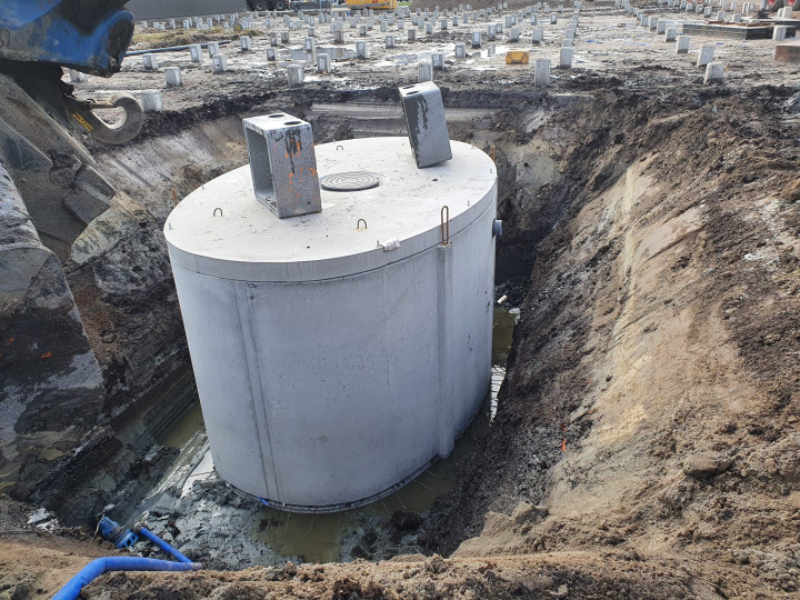 Regenwatertank kl.D met stekken