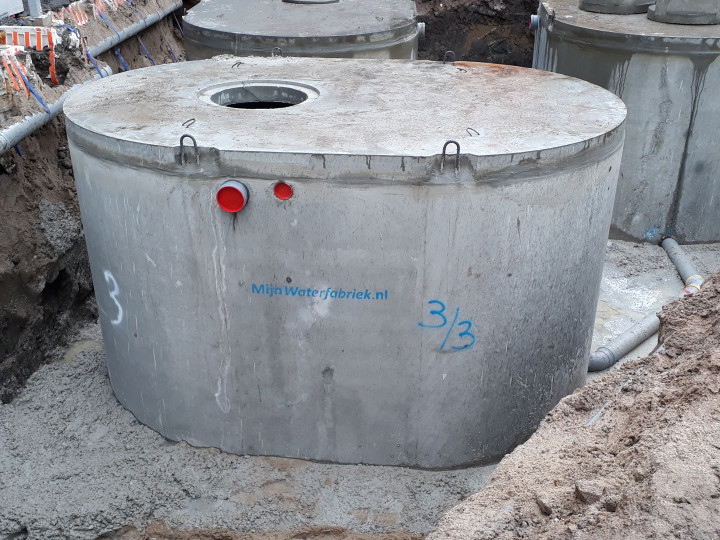 Regenwatertank met aangestort beton