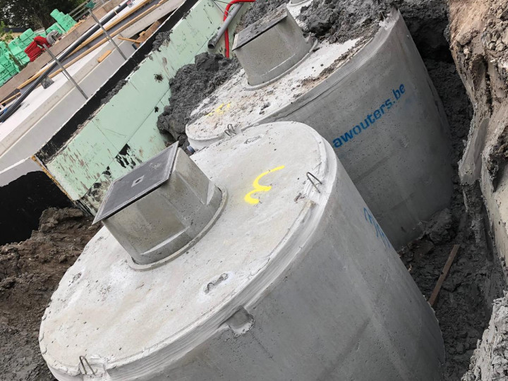 Gekoppelde regenwatertanks