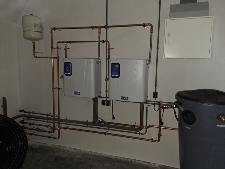 Dubbel pompsysteem en hybride voorraadvat