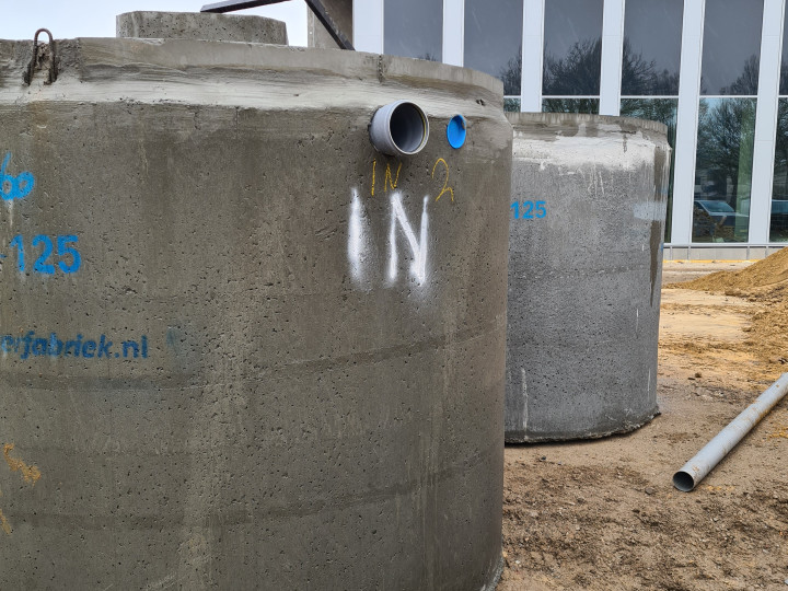 Twee regenwaterputten bij DC Venray